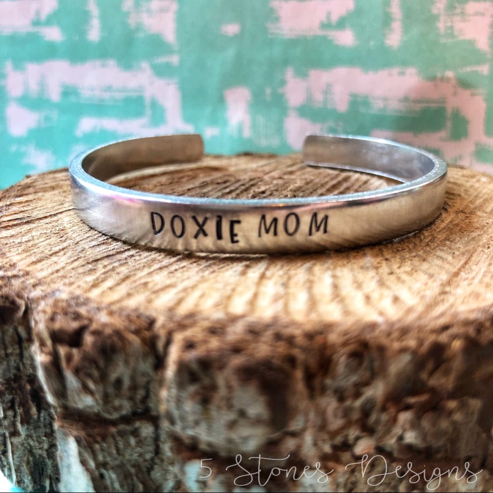 🆕 Dachshund Doxie Mom Handstamped Stainless Cuff Bracelet - Picture 3 of 5